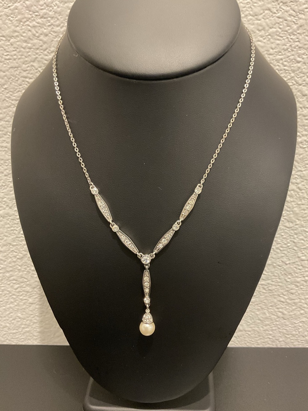 Vintage Art Deco Style White Gold Diamond Filigree Y-Drop Pearl Necklace